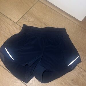 Size 2, 2.5 inch lulu Hotty hot shorts